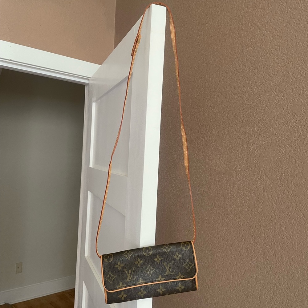 Louis Vuitton wallet purse